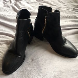Black ankle length boots, small heel